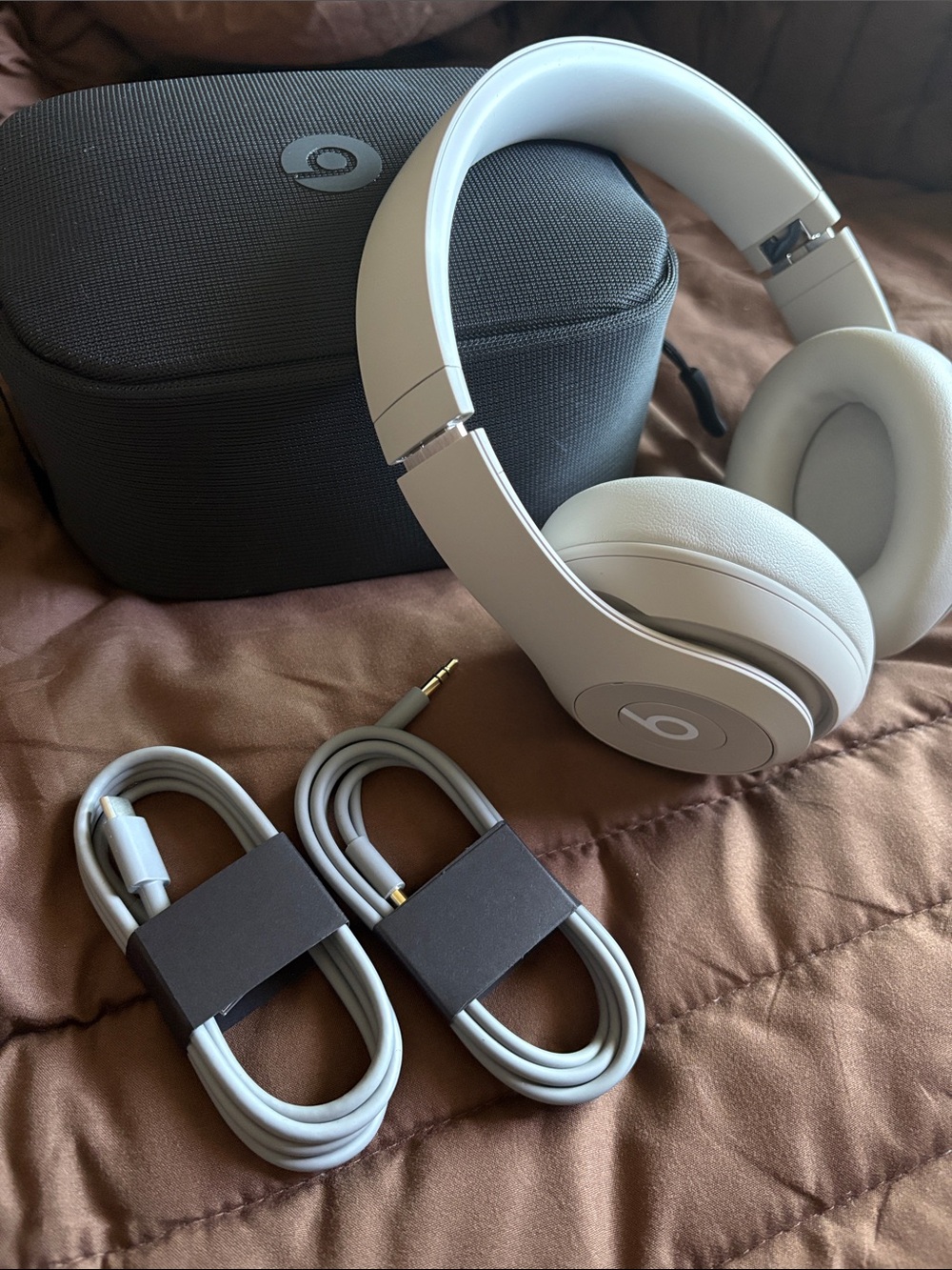 Beats Studio Pro Premium Wireless Over-Ear Headphones - sandstone